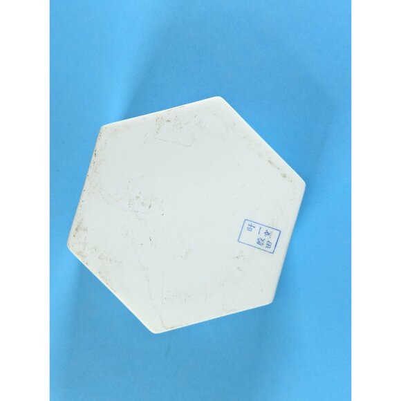 Vintage Chinese Hexagonal porcelain box with insect decorations, ceramic - Picture 8 of 9